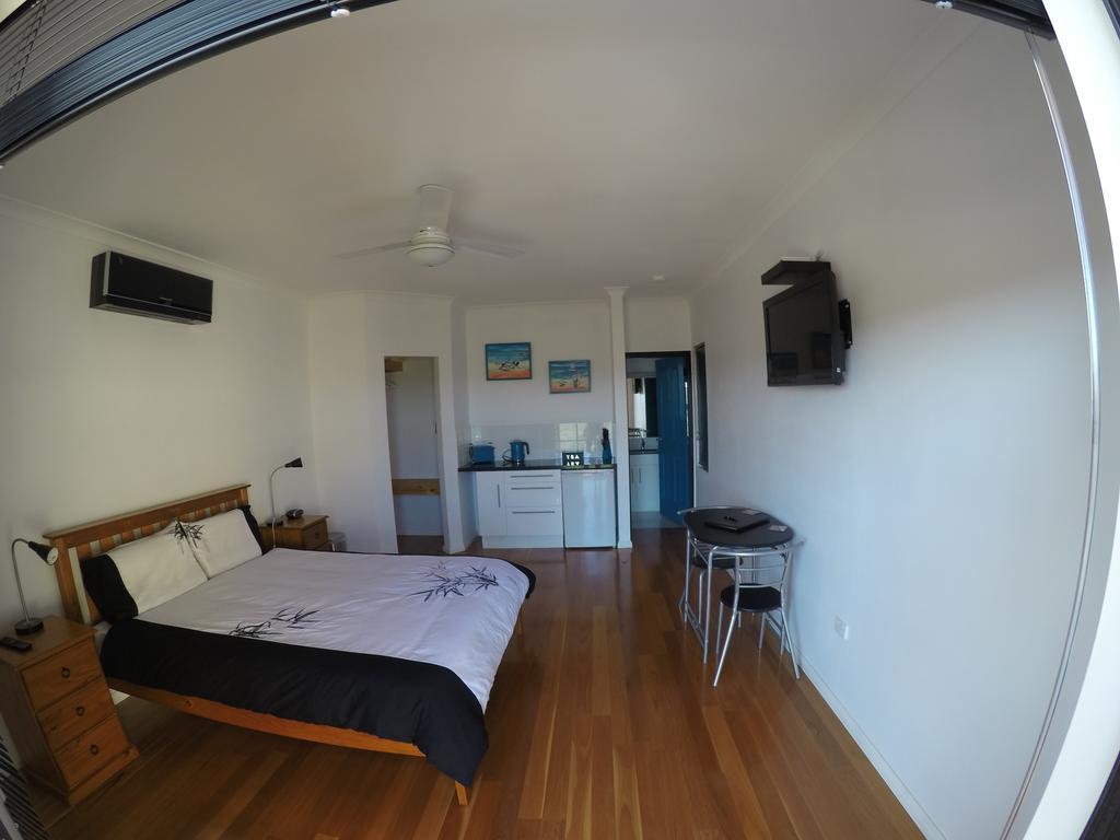 On The Deck @ Shark Bay Bed & Breakfast Denham Room photo